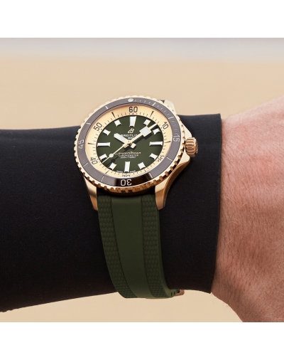 Montre Breitling Superocean automatique cadran vert bracelet caoutchouc vert 42 mm