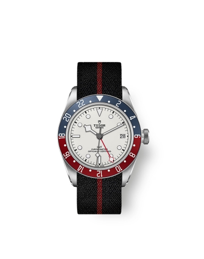 Montre Tudor Black Bay GMT automatique cadran opalin bracelet en tissu noir 41 mm