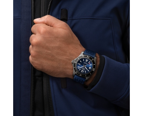 Montre Breitling Superocean automatique cadran bleu bracelet en caoutchouc bleu 46 mm