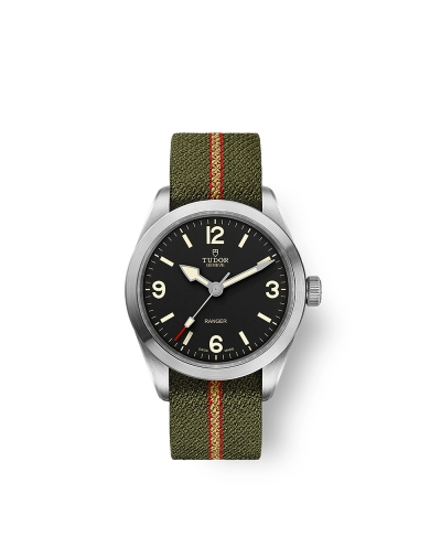 Montre Tudor Ranger automatique cadran noir bracelet hybride en tissu vert avec bande de couleur rouge et beige 39 mm