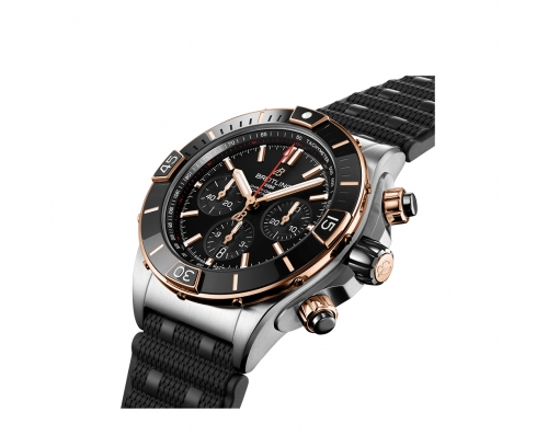 Montre Breitling Super Chronomat B01 automatique cadran noir bracelet caoutchouc noir 44 mm