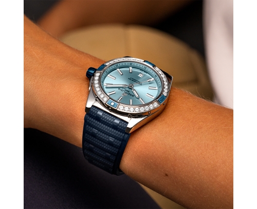 Montre Breitling Super Chronomat automatique cadran bleu bracelet caoutchouc bleu 38 mm