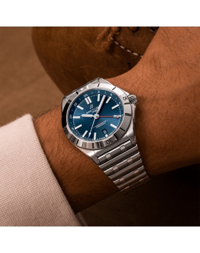Montre Breitling Chronomat GMT automatique cadran bleu bracelet acier 40 mm
