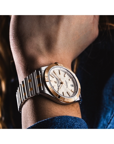 Montre Breitling Chronomat automatique cadran nacre blanche index diamants bracelet en acier et or rouge 18 carats 36 mm