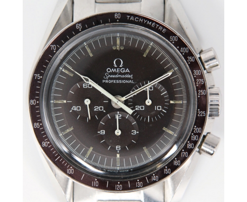 Montre Omega Speedmaster Moonwatch chocolat mécanique cadran noir bracelet acier 42 mm