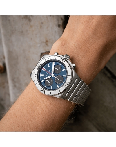 Montre Breitling Chronomat B01 automatique cadran bleu bracelet acier rouleau 42 mm