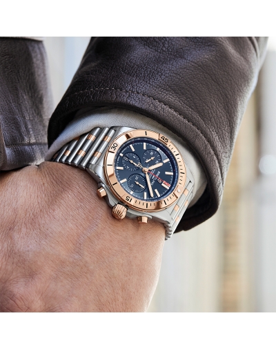 Montre Breitling Chronomat B01 automatique cadran bleu bracelet acier rouleau et or rouge 18 carats 42 mm