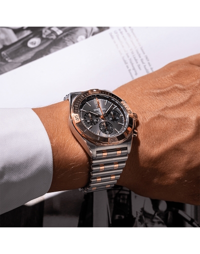 Montre Breitling Chronomat B01 automatique cadran anthracite bracelet acier rouleau et or rouge 18 carats 42 mm