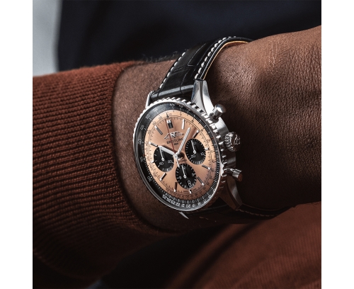 Montre Breitling Navitimer B01 Chronograph automatique cadran bronze bracelet en cuir d’alligator noir 43 mm