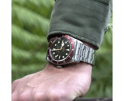 Montre Tudor Black Bay automatique cadran noir bracelet acier 41 mm