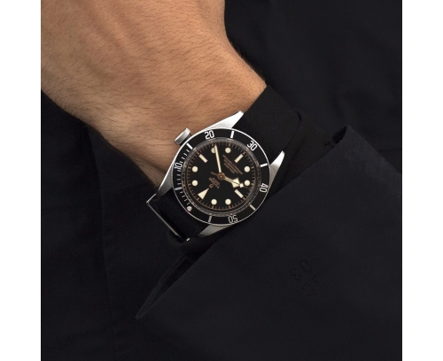 Montre Tudor Black Bay automatique cadran noir bracelet tissu noir 41 mm