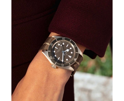 Montre Tudor Black Bay Fifty-Eight 925 automatique cadran taupe bracelet en tissu taupe 39 mm