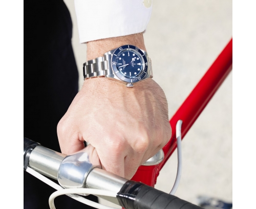 Montre Tudor Black Bay Fifty-Eight automatique cadran bleu bracelet acier 39 mm