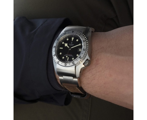 Montre Tudor Black Bay P01 automatique cadran noir bracelet cuir brun 42 mm