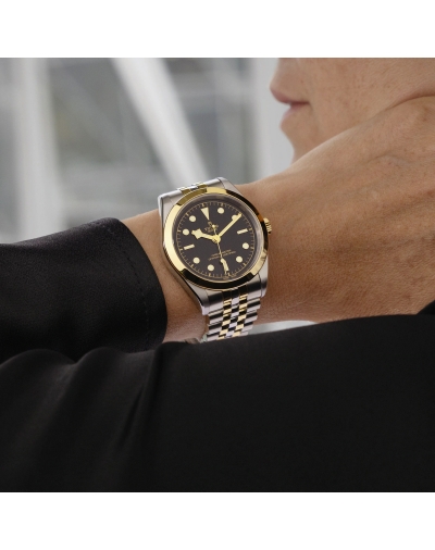 Montre Tudor Black Bay S&G automatique cadran noir bracelet en acier et or jaune 18 carats 39 mm