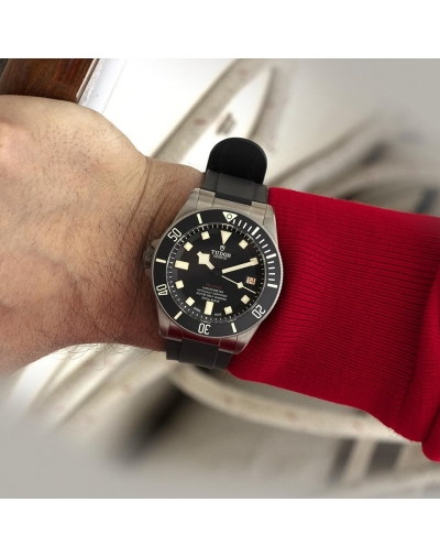 Montre Tudor Pelagos LHD automatique cadran noir bracelet en titane 42 mm