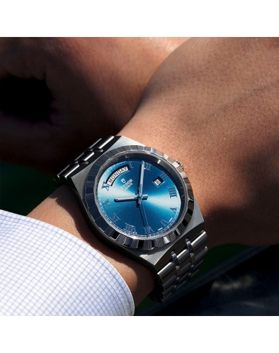 Montre Tudor Royal automatique cadran bleu index diamants bracelet acier 41 mm
