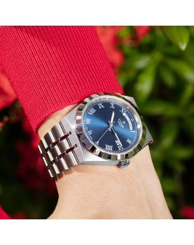 Montre Tudor Royal automatique cadran bleu bracelet acier 41 mm