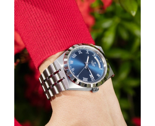 Montre Tudor Royal automatique cadran bleu bracelet acier 41 mm