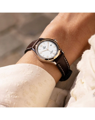 Montre Tudor 1926 automatique cadran blanc bracelet en cuir brun 36 mm
