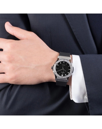 Montre Hublot Classic Fusion automatique cadran noir bracelet caoutchouc noir 42 mm