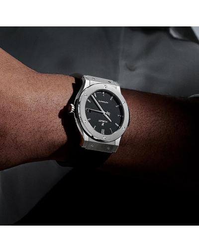 Montre Hublot Classic Fusion automatique cadran noir bracelet caoutchouc noir 45 mm