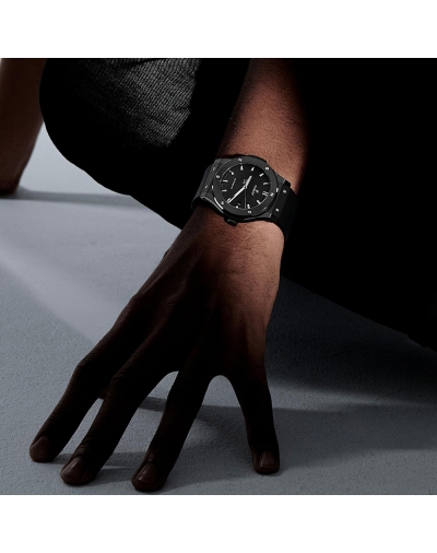Montre Hublot Classic Fusion automatique cadran noir bracelet caoutchouc noir 38 mm