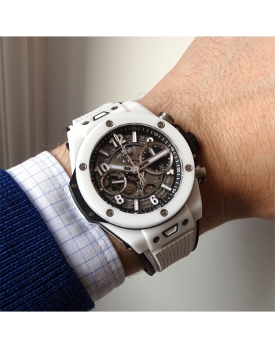 Montre Hublot Big Bang Unico White Ceramic automatique cadran squeletté noir mat bracelet caoutchouc blanc 42 mm