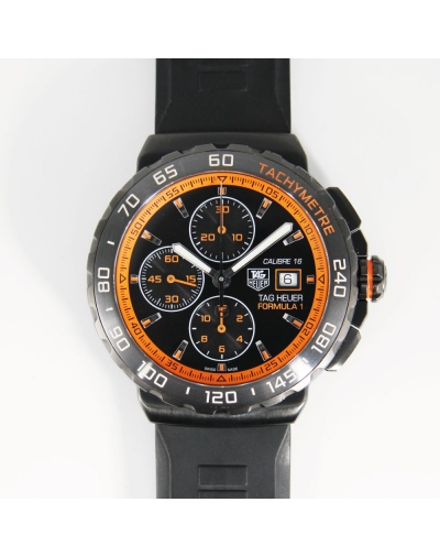 Montre Tag Heuer Formula 1 automatique acier cadran noir orange bracelet caoutchouc 44mm