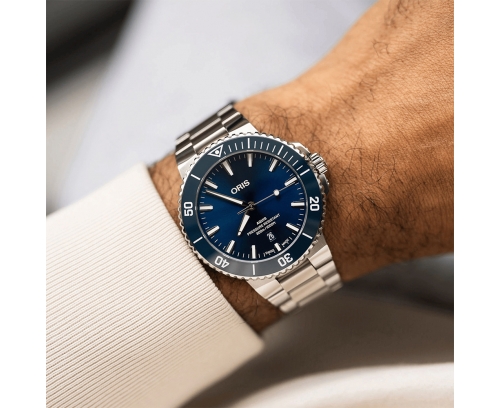 Montre Oris Aquis Date automatique cadran bleu bracelet acier 43,50 mm