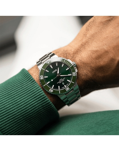 Montre Oris Aquis Date automatique cadran vert bracelet acier 43,50 mm
