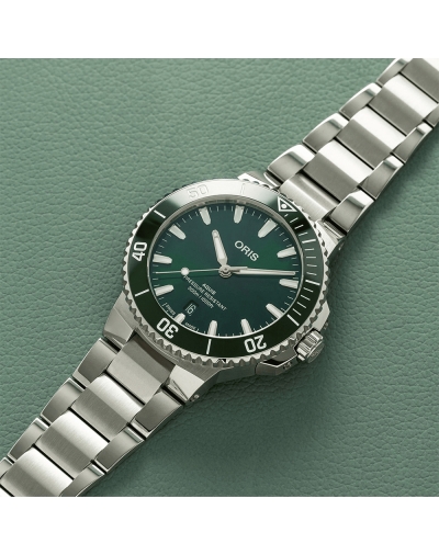 Montre Oris Aquis Date automatique cadran vert bracelet acier 41,50 mm